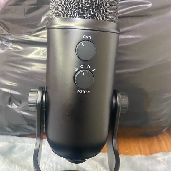 Logitech Blue Yeti USB Microphone with mic cover - Picture 4 of 4